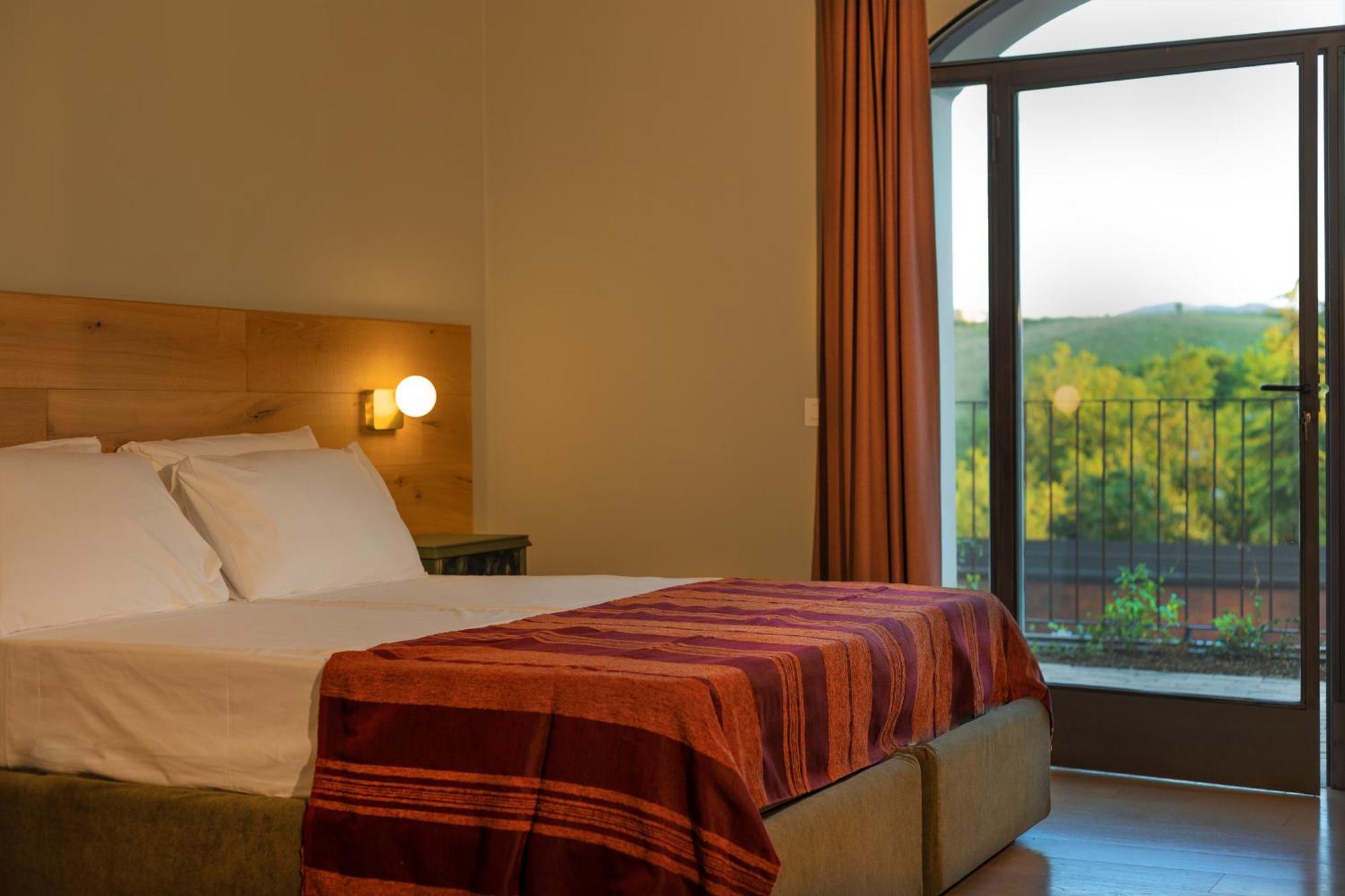 Luce Boutique Hotel Fortunago Extérieur photo